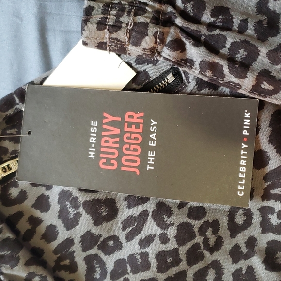 NWT Celebrity Pink Hi rise Curvy Woman's Jogger - Picture 4 of 9
